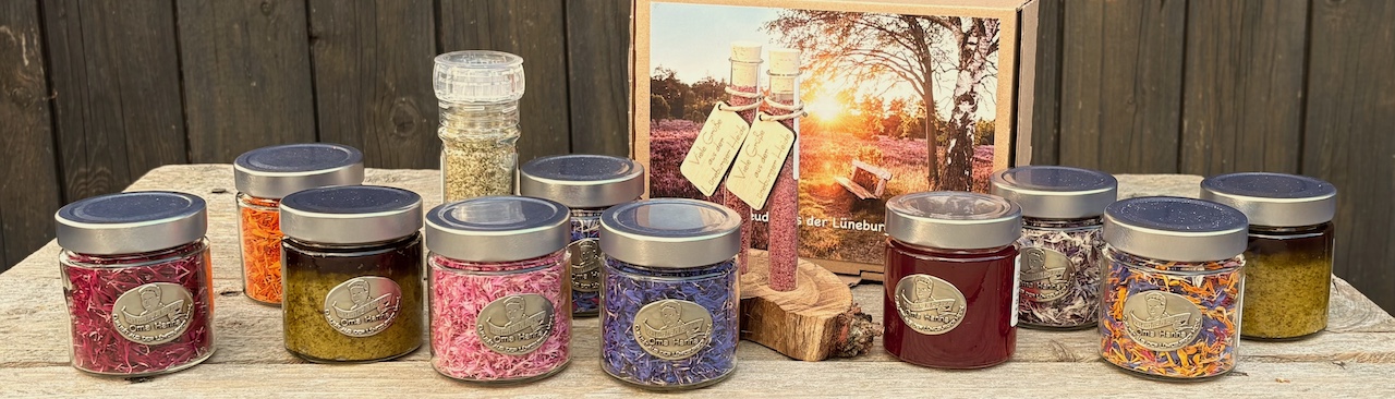 Heideblütensalz im Reagenzglas mit Anhänger Viele Grüße aus der Lüneburger Heide vor einer Geschenkbox Oma Hanna