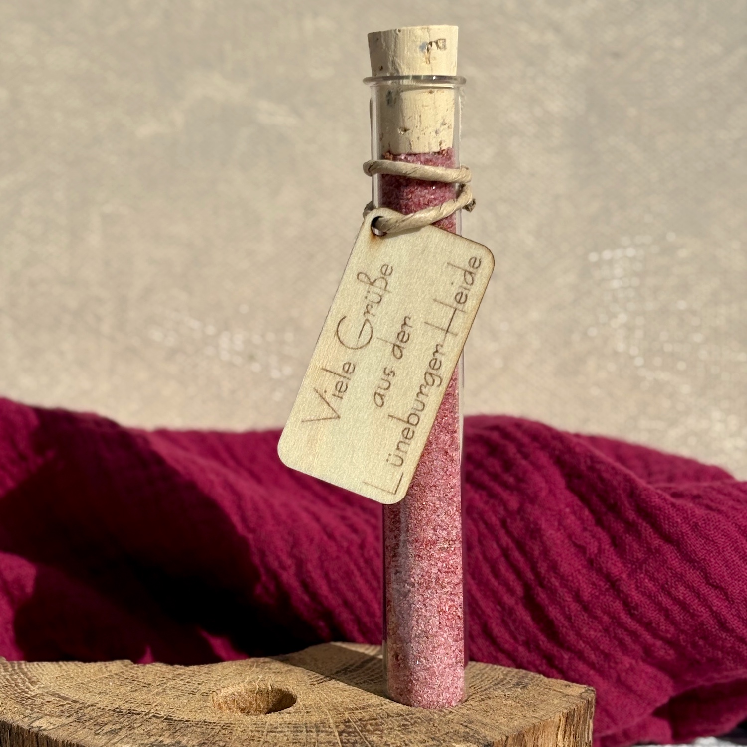 Heideblütensalz im Reagenzglas mit Anhänger Viele Grüße aus der Lüneburger Heide